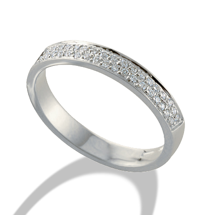 anello eternity con diamanti in oro bianco e mezza fascia