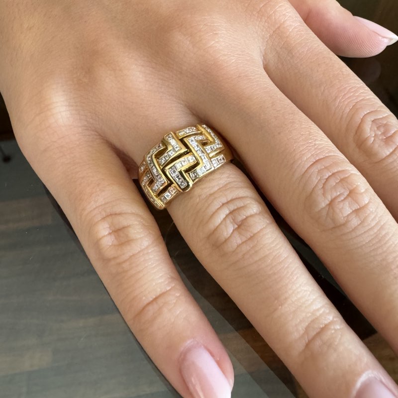 anello artigianale in oro giallo e diamanti