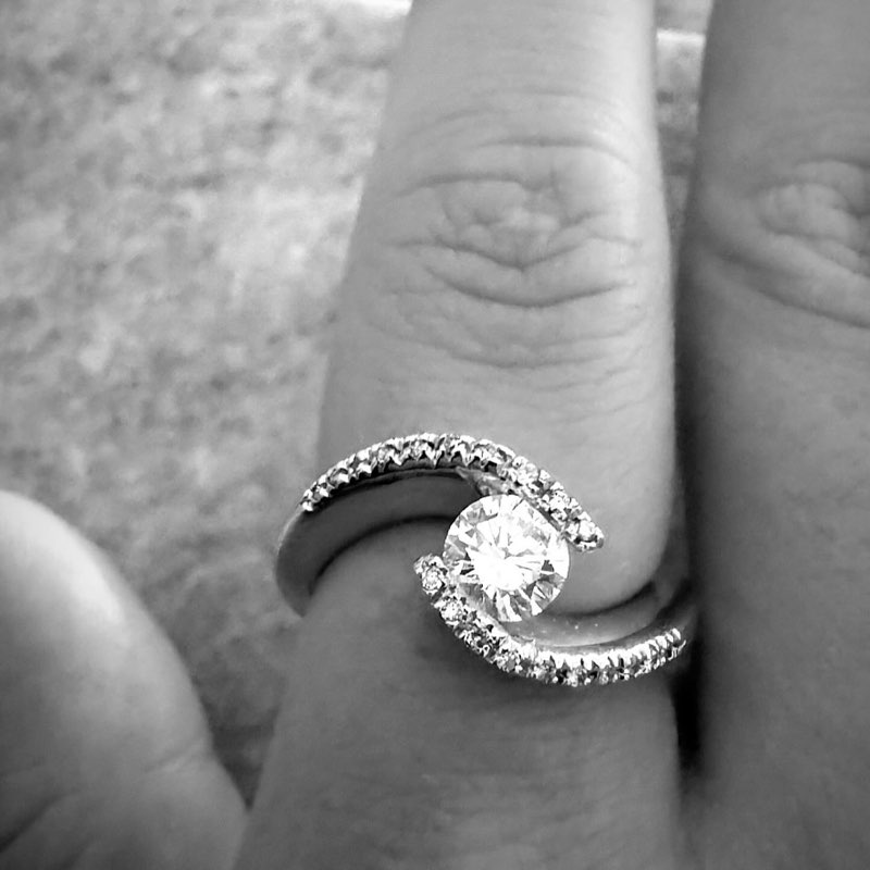 primo anniversario di matrimonio regalo anello con diamante della gioielleria di torino Torinogioielli.