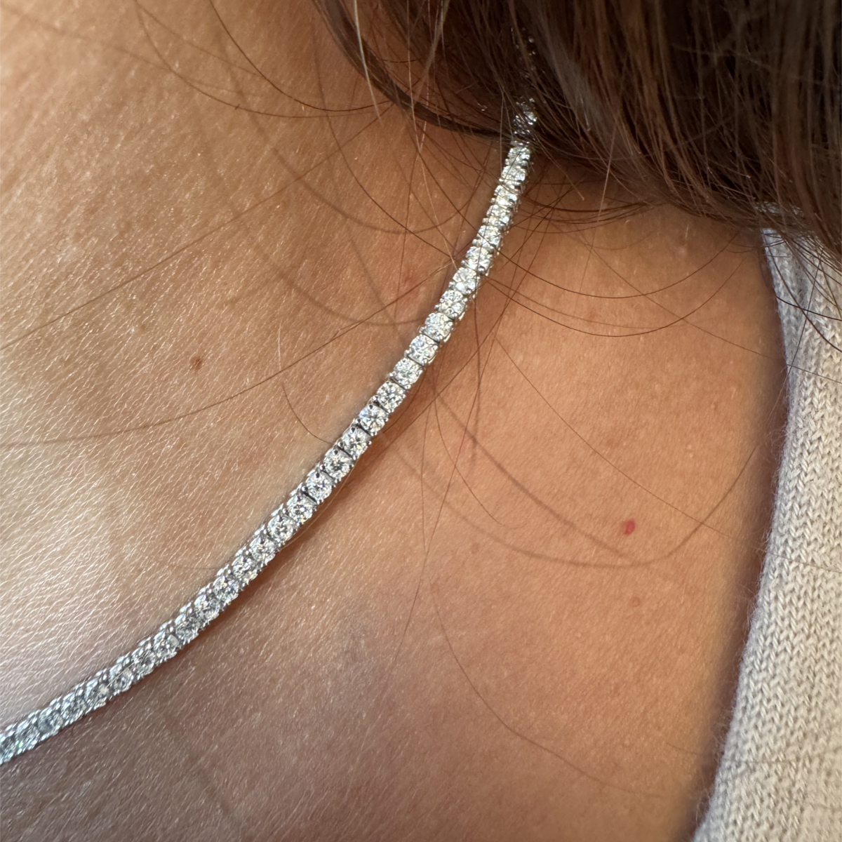 Dettaglio collana tennis Torino Gioielli con diamanti naturali certificati IGI, realizzata in oro bianco 18 carati. Dettaglio collana tennis Torino Gioielli con diamanti naturali certificati IGI, realizzata in oro bianco 18 carati.