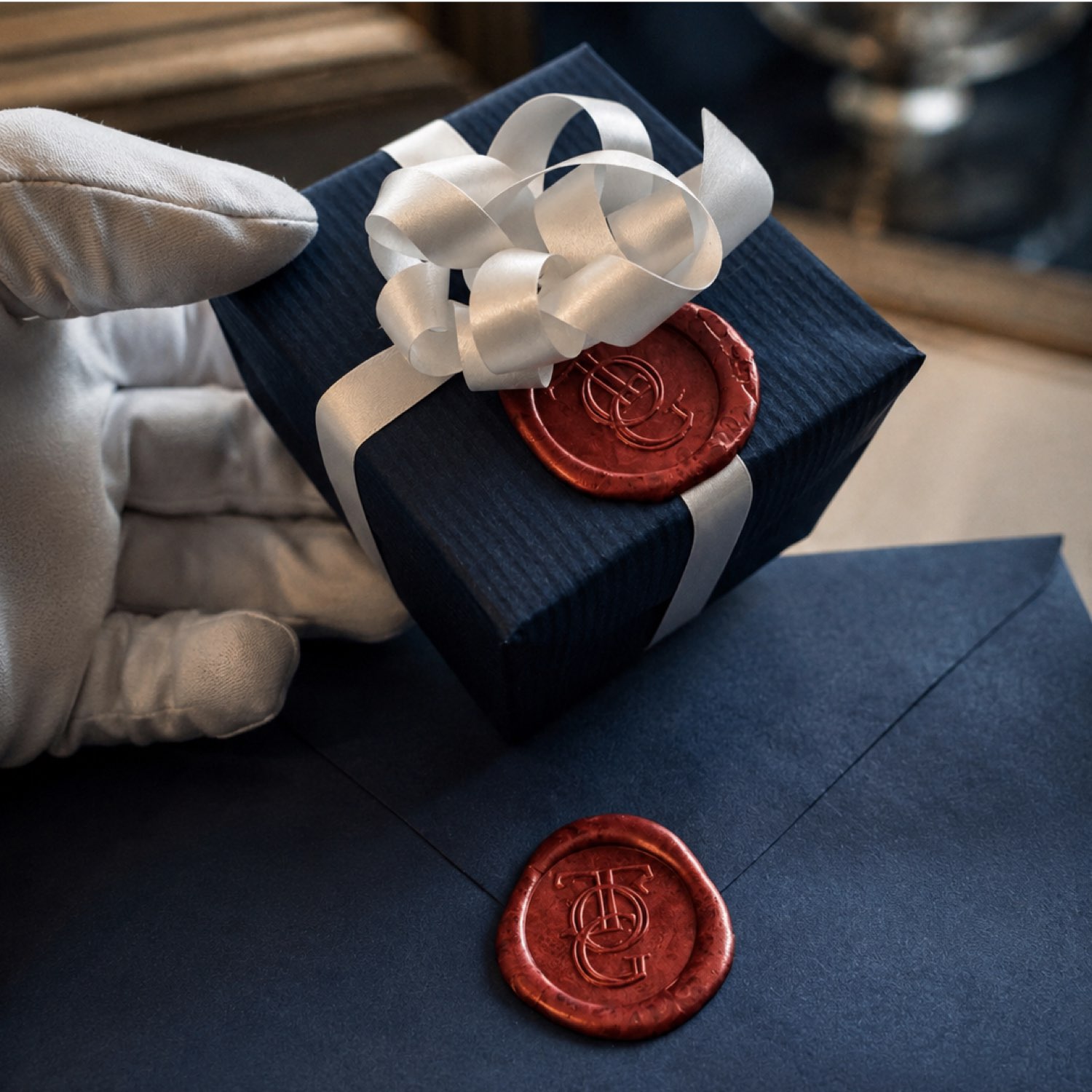 Confezione regalo Torinogioielli per anelli, trilogy, anelli di fidanzamento, solitari, orecchini e pendenti della gioielleria Torino. Confezione regalo Torinogioielli per anelli, trilogy, anelli di fidanzamento, solitari, orecchini e pendenti della gioielleria Torino.